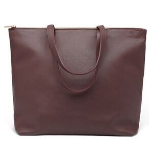 Cuyana Classic Leather Tote Bag with Zipper - Burgundy color